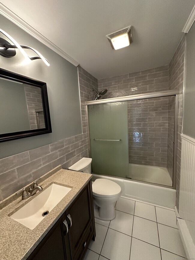 Building Photo - 26 Couch St