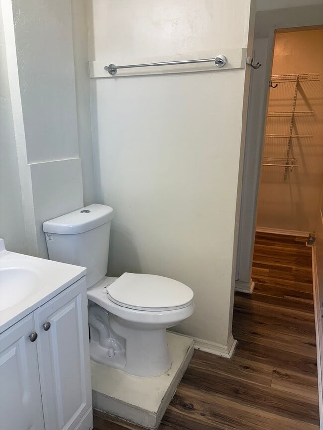 Building Photo - 2610 S Mission Rd