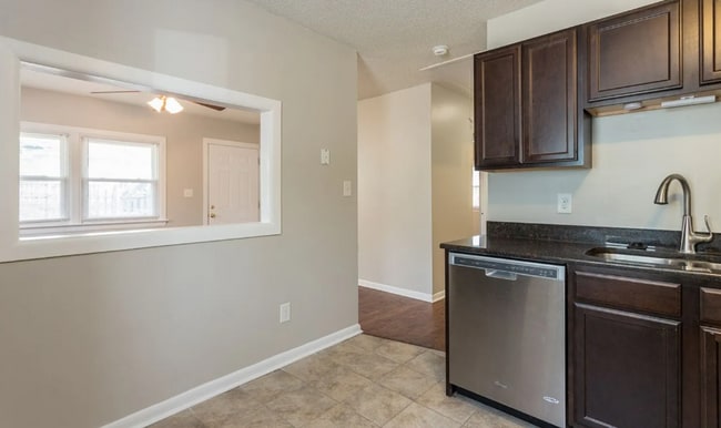 Building Photo - 2 Bed Home in Raleigh