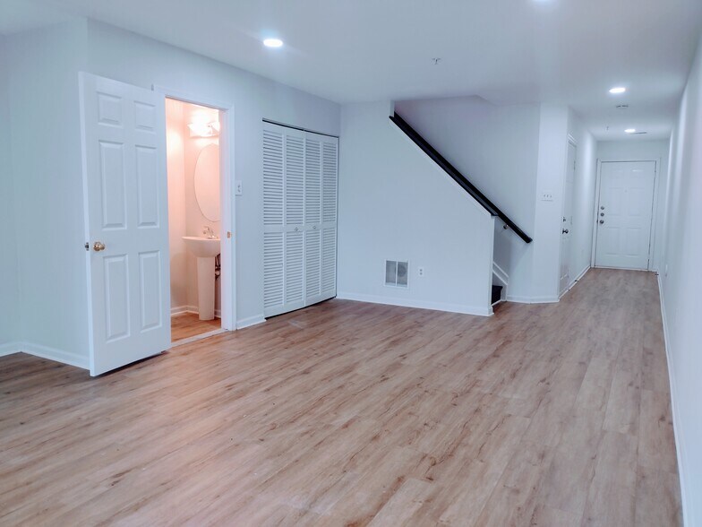 Building Photo - 12 Bailey Ln