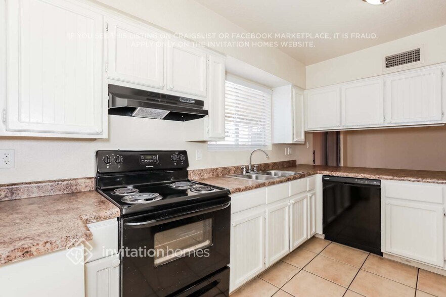 Building Photo - 1904 S Apache Dr