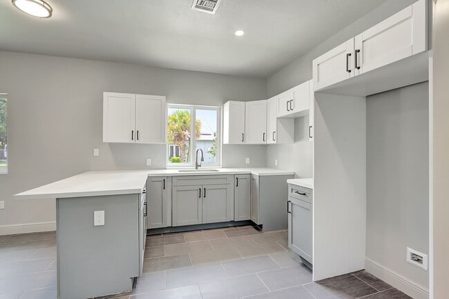 Kitchen - 707 NW 2nd Terrace