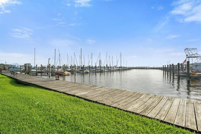 Building Photo - 18118 Lakeside Ln