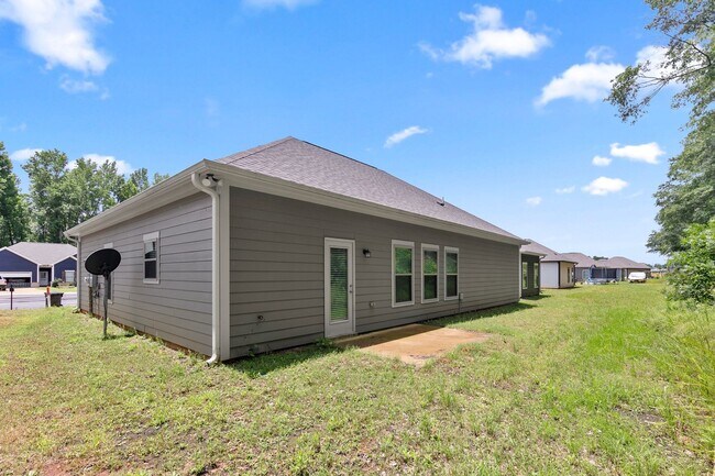 Building Photo - 4/2 Home in Clanton - Coming in September