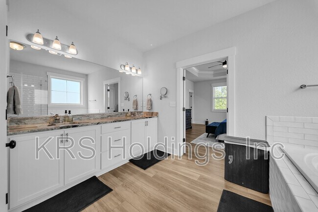 Building Photo - 629 Hayes Dr