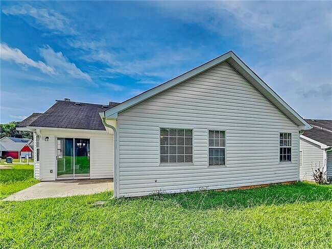 Building Photo - 136 Pecan Dr