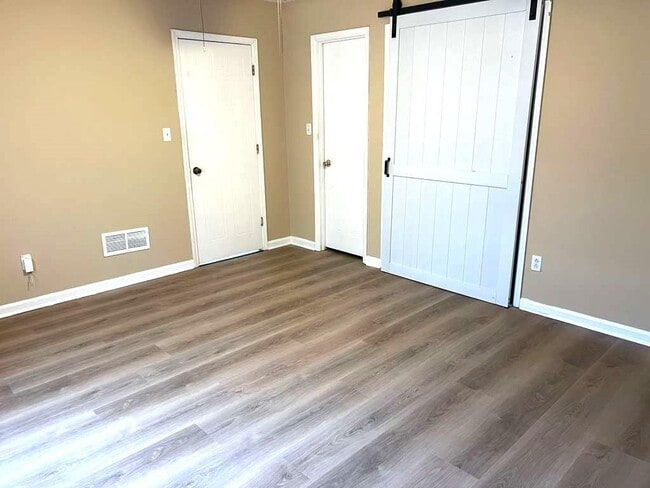 Building Photo - 8034 S Bay Ct