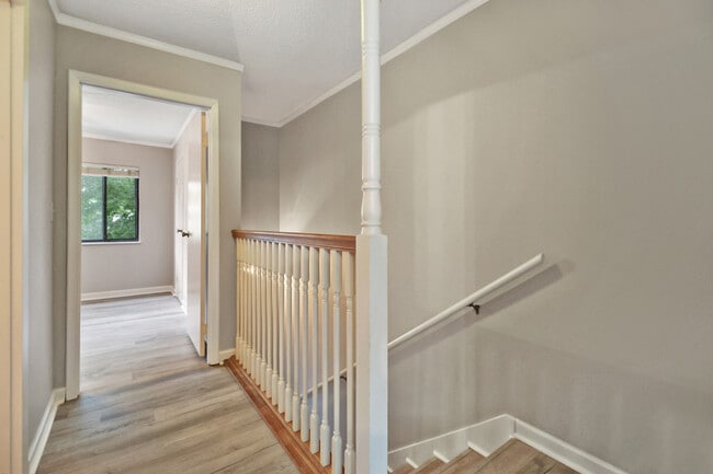 Building Photo - 40 Wilshire Heights Dr