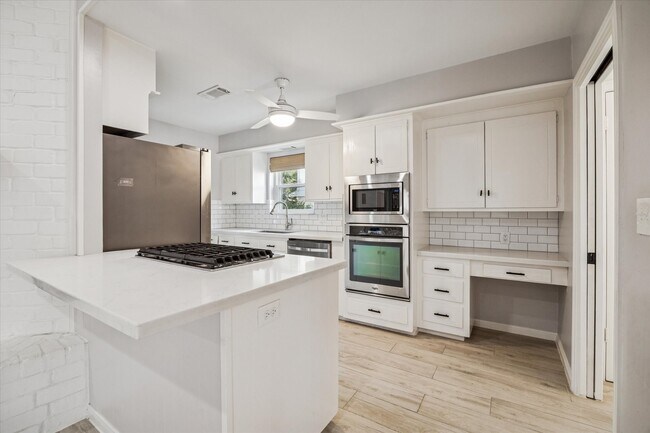 Building Photo - 2127 Blue Willow Dr