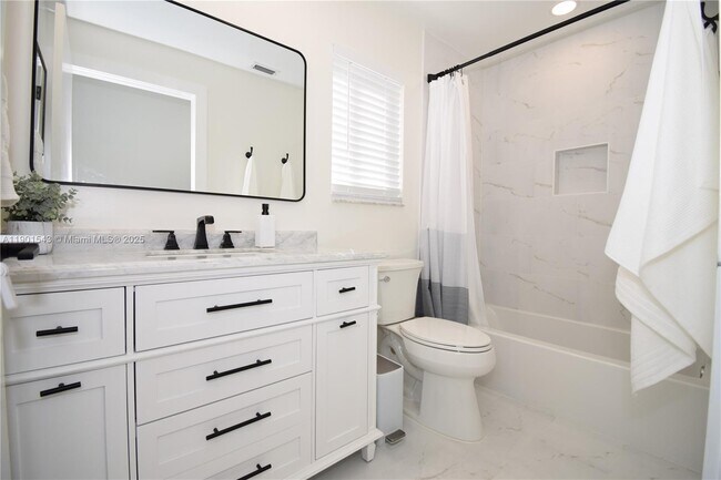 Building Photo - 794 San Remo Dr