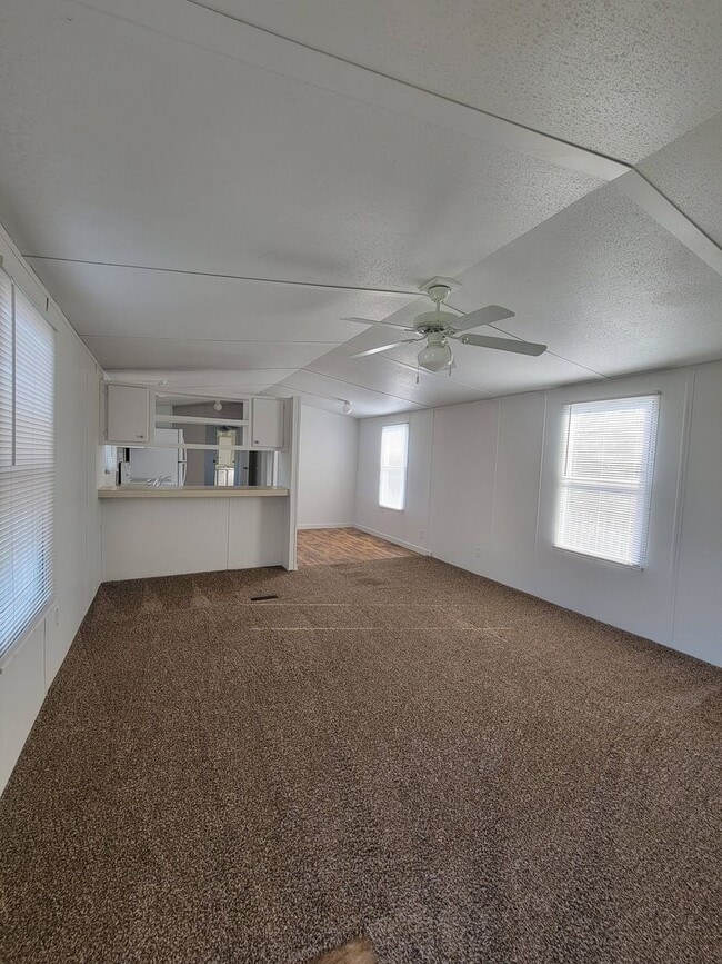 Building Photo - Ready to Move in