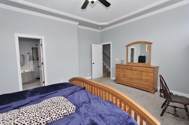 Building Photo - Immaculate Home Nestled in a Quiet Neighbo...