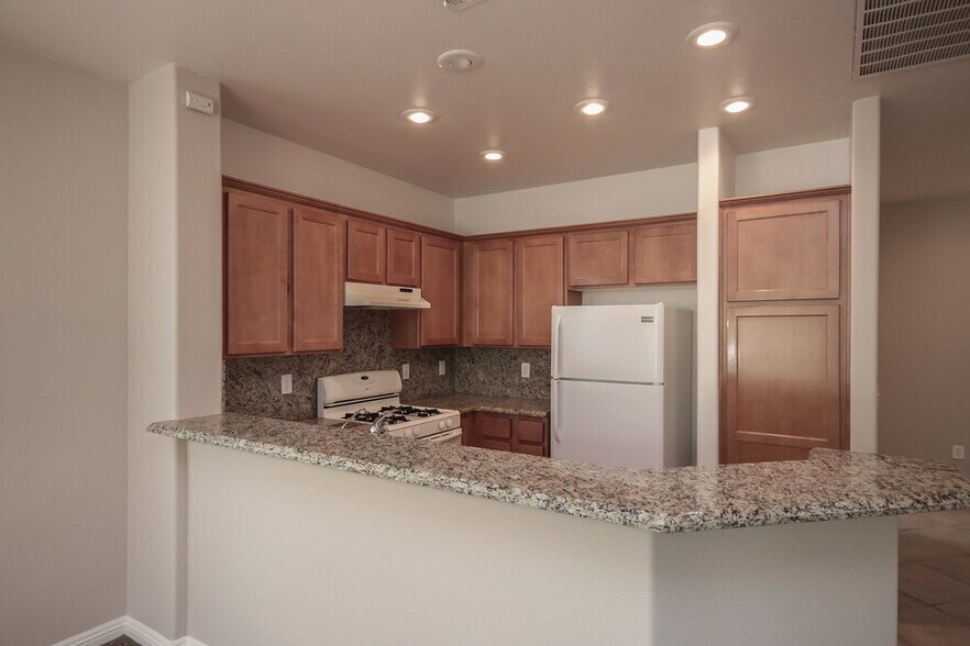 Building Photo - 10223 Villa ARCENO Ave