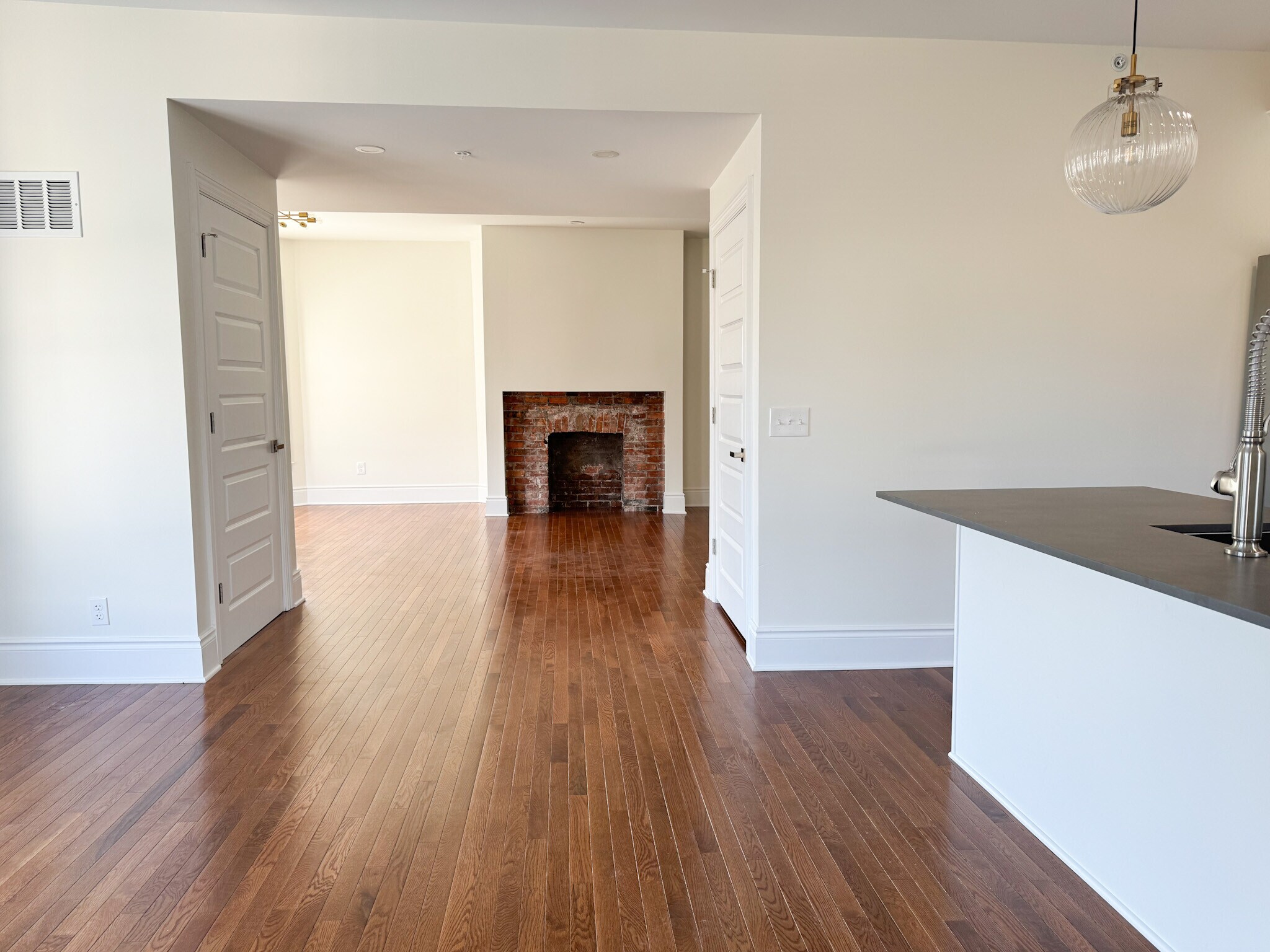 Building Photo - 446 Linwood Ave