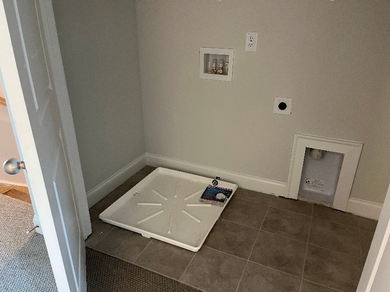 Building Photo - 812 Mackay Crk