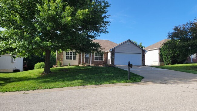 Building Photo - 723 Iron Horse Dr