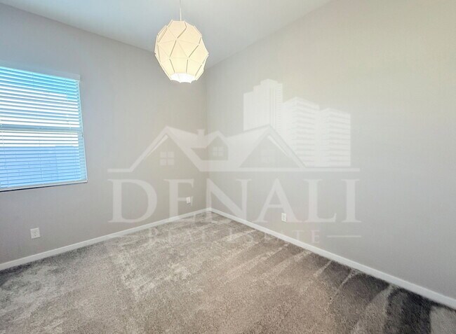 Building Photo - 1153 E Nolan Pl