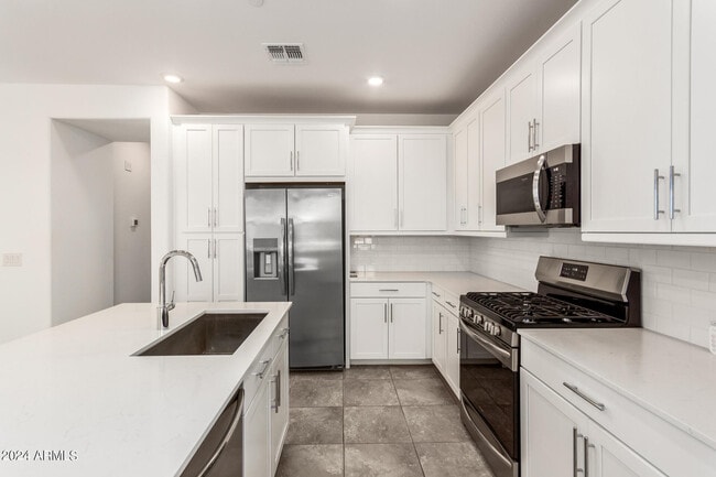Building Photo - 4077 S Sabrina Dr