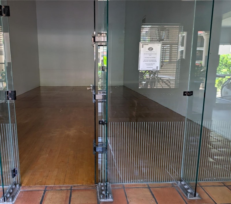 Building Photo - 140 SW 117th Ave