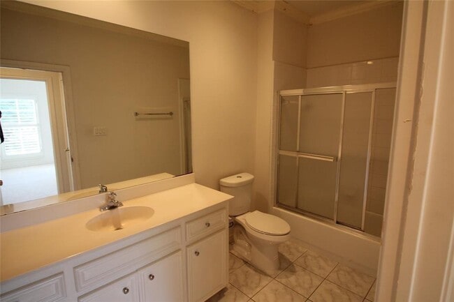 Building Photo - 1816 Devonshire Crescent