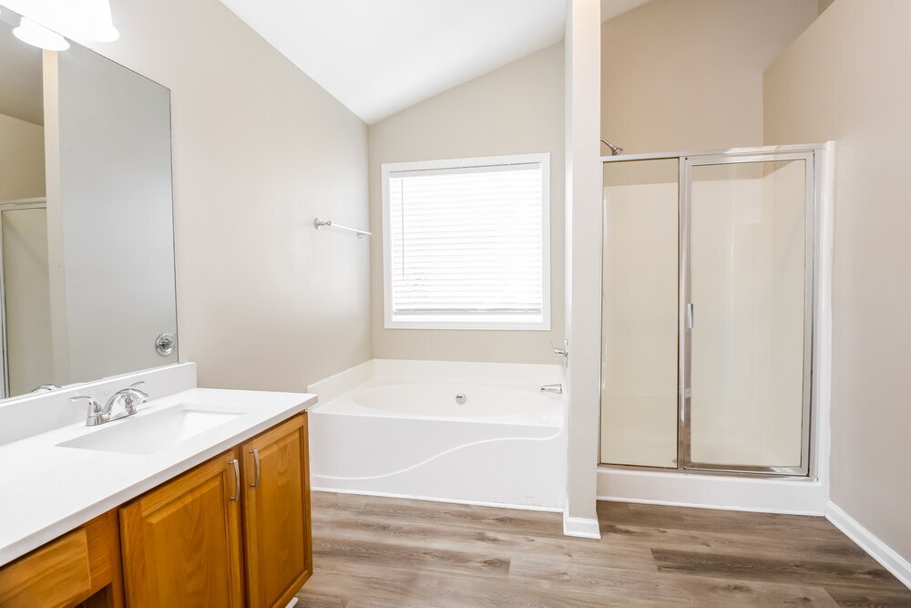 Building Photo - 6805 White Walnut Way