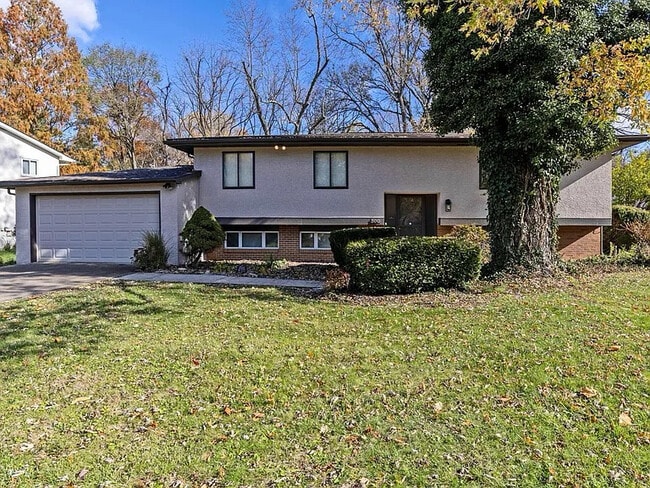 Building Photo - 300 Brookhaven Dr E