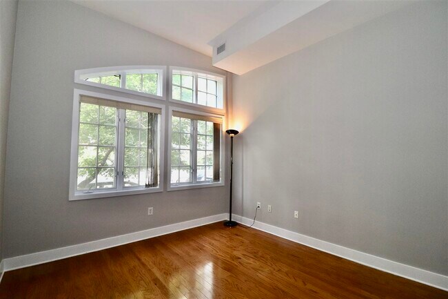 Building Photo - 61 Grand St
