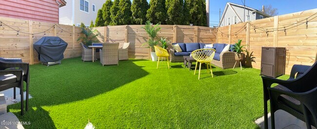 Building Photo - 403 8th Ave