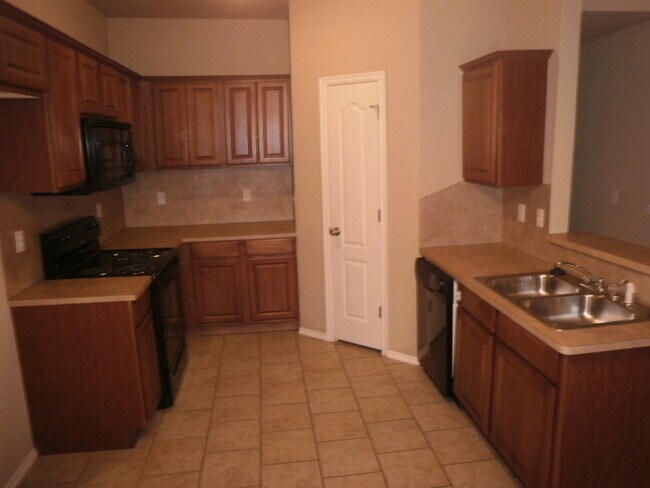 Building Photo - 4516 SE 77th St