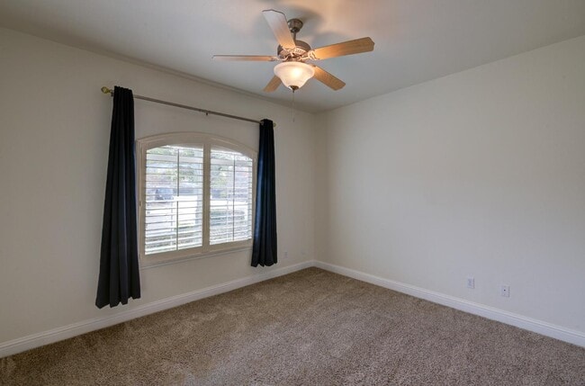 Building Photo - 1824 E Turnberry Ave