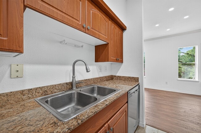 Building Photo - 4041 Drake St