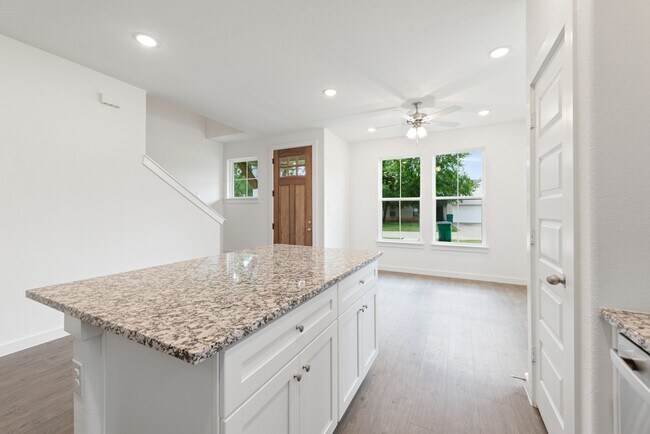 Building Photo - 1226 Elm Ct