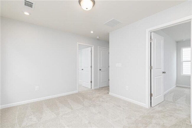 Building Photo - 3065 Cambridge Ml St