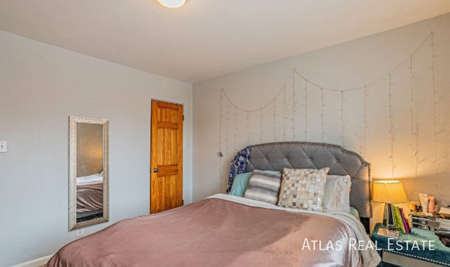 Building Photo - 2424 W 35th Ave