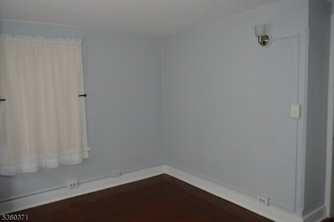 Building Photo - 923 Hillside Rd