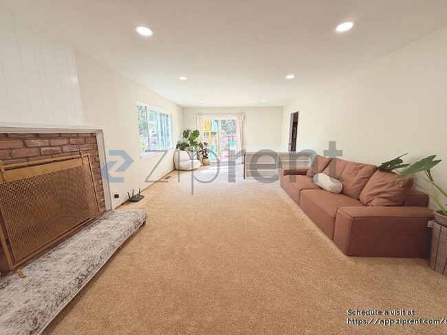 Building Photo - 500 Malaga Way