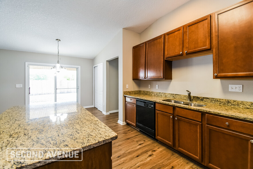 Building Photo - 6332 Trimpe Ln