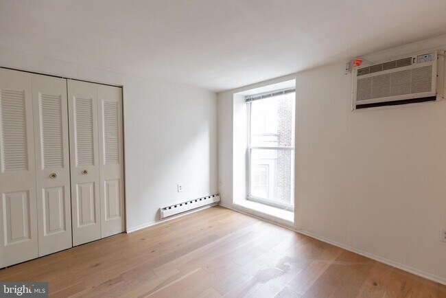 Building Photo - 2311 Spruce St