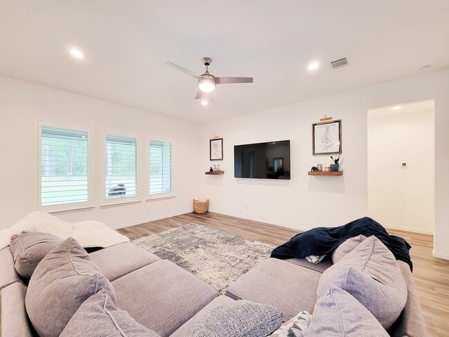 Building Photo - BEAUTIFUL 4 BEDROOM 2 BATH HOME WITH ALL THE UPGRADES ON 1 ACRE LOT IN NEW WAVERLY, TEXAS