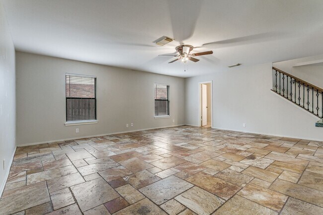 Building Photo - Spacious 3-bedroom home in the highly desirable Parkwood Subdivision
