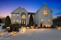 Building Photo - 153 Sandra Way