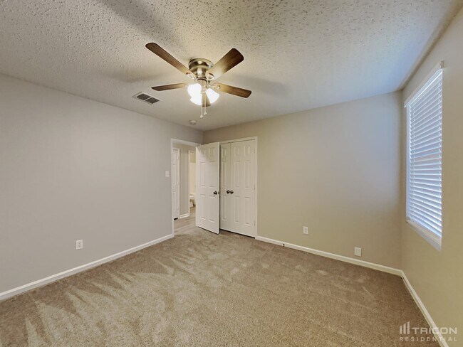Building Photo - 8403 Bacury Rd