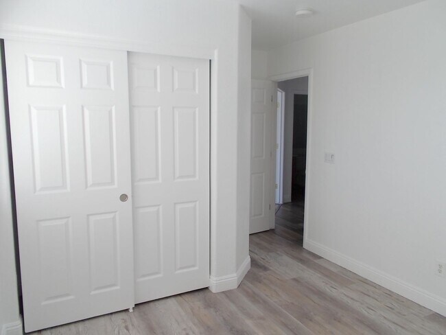 Building Photo - Spacious 4-Bedroom, 2.5-Bathroom Home – Fr...