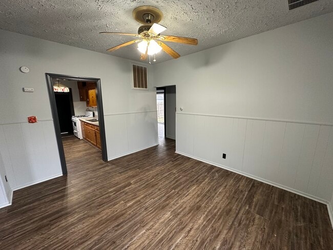 Building Photo - 939 Cunningham-