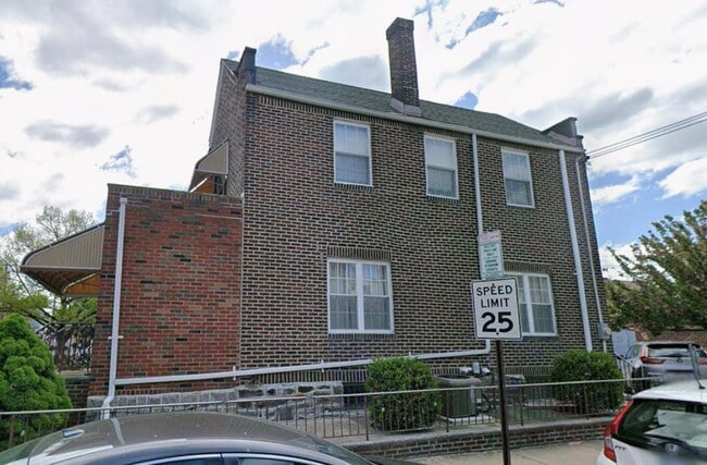 Building Photo - 1212 Johnston St