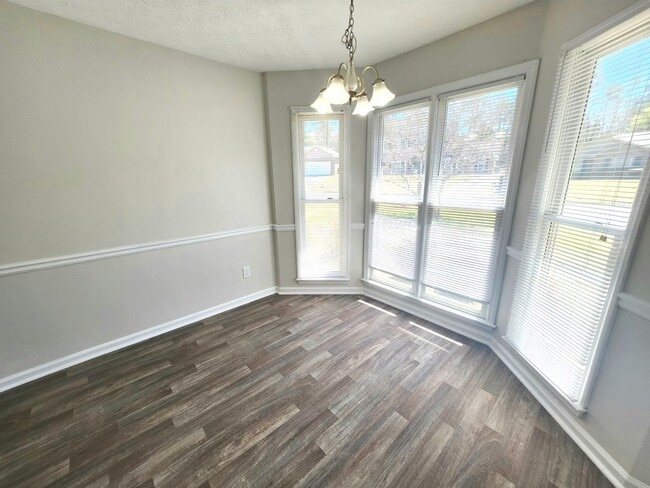 Building Photo - North Columbus 3 Bedrooms 2 Baths fenced