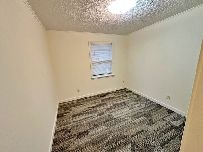 Building Photo - Renovated Rancher with 3 Bedrooms & 2 Baths!