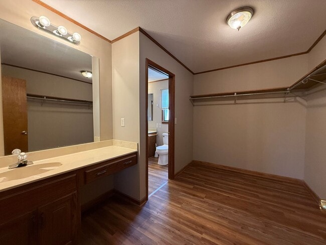 Building Photo - 5 Bedroom, 2 Bathroom Home in Greene County, TN