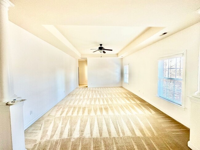 Building Photo - 715 Fairway Point Dr