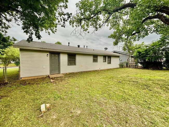 Building Photo - 413 Freestone Dr